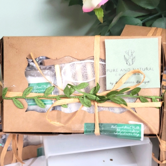 PureandNatural Goat Milk Soap gift box aprox 4 oz w pouch & dish Gift Box - Picture 3 of 12